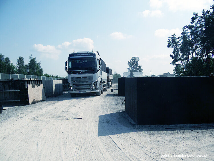 Transport szamb betonowych  w Chociwlu